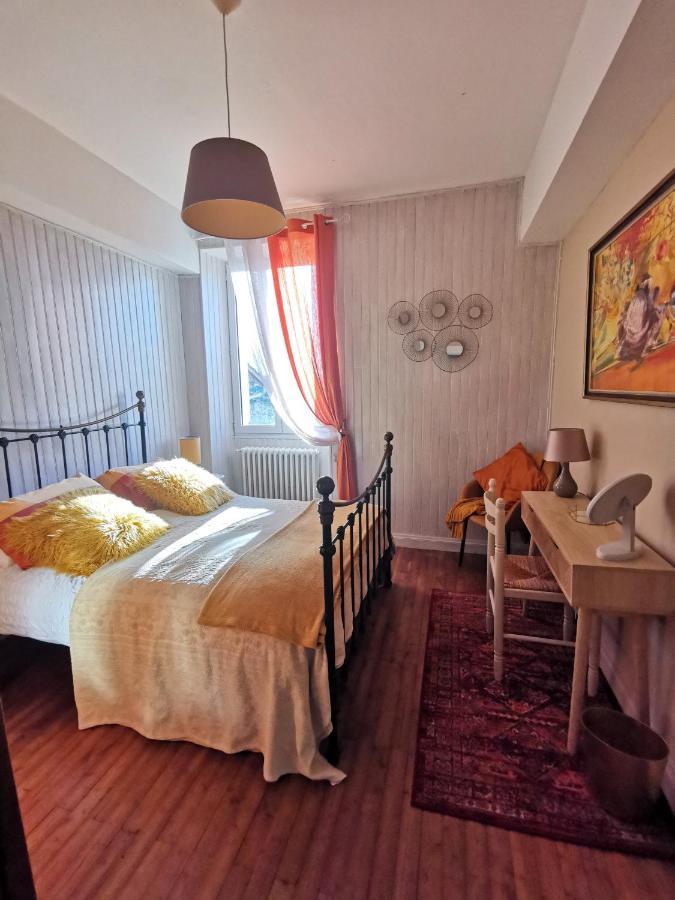 'Quelle Belle Vue' Chambre D'Hote Confolens Extérieur photo