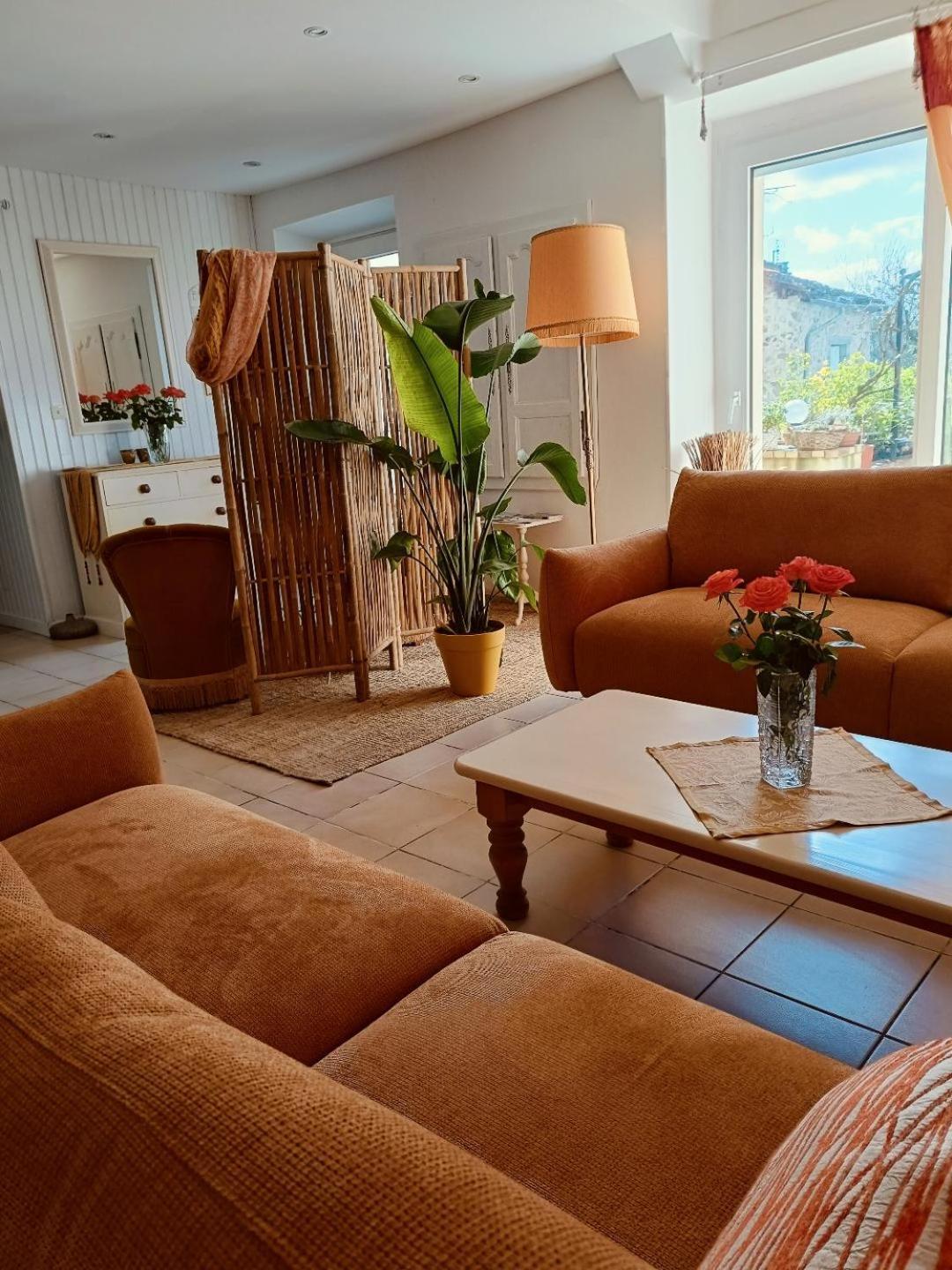 'Quelle Belle Vue' Chambre D'Hote Confolens Extérieur photo